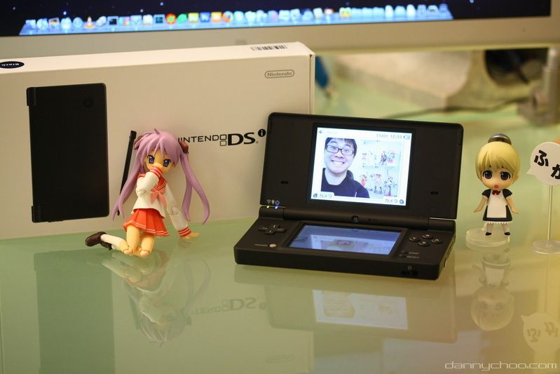 Nintendo shows off new DSi with camera, app store